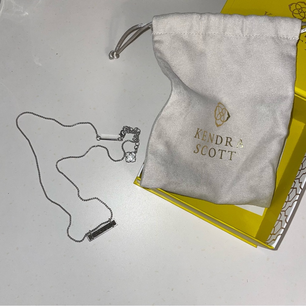 KENDRA SCOTT Leanor Druzy Bar Pendant Necklace in Silver
